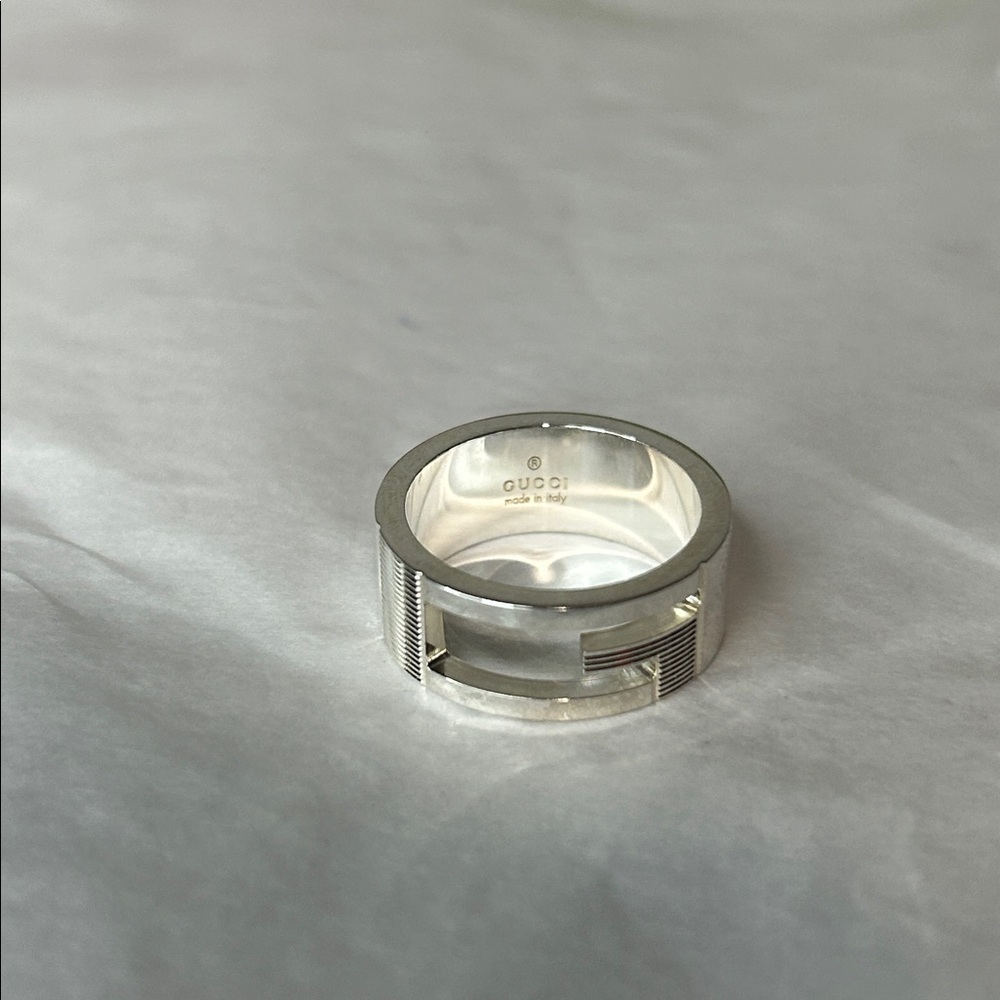 Gucci silver ring size 6 brand new with box, & dust bag - Picture 3 of 6